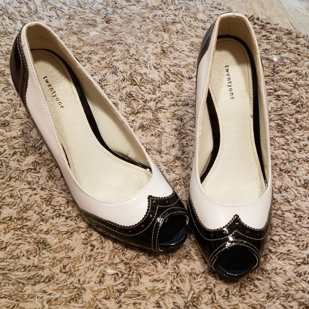 Sz 9 Peeptoe pumps